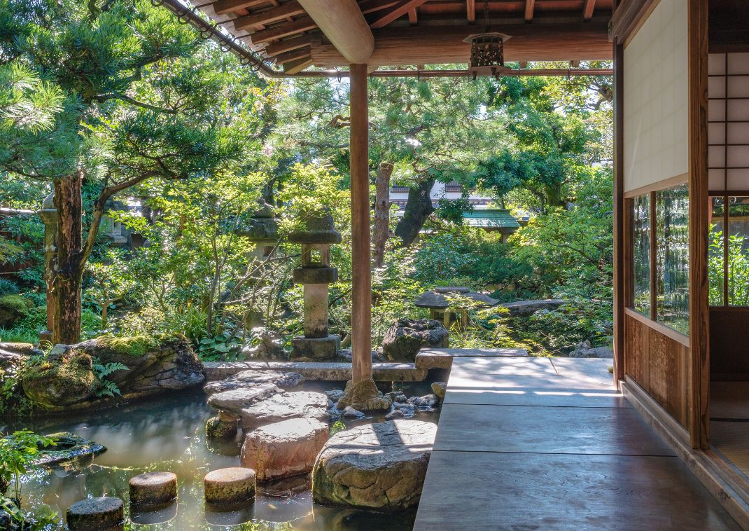 Japán udvari kert. Nomura szamuráj rezidenciája, Kanazawa.