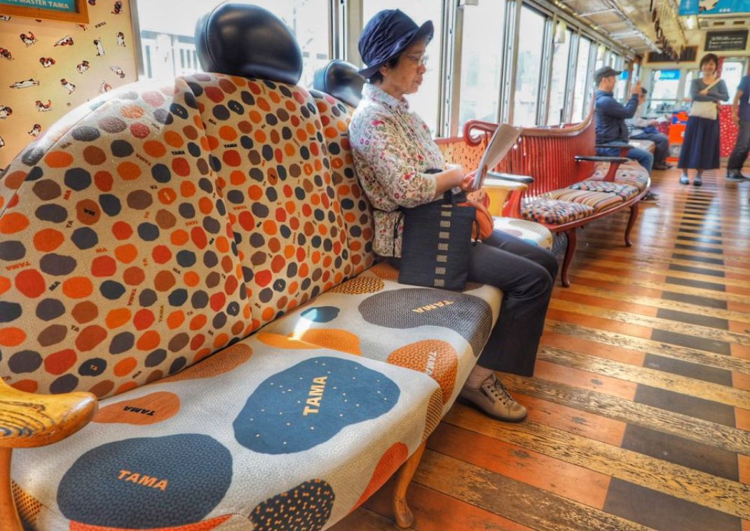 Wakayama Kishigawa vonalán közlekedő vonat belseje, Japán