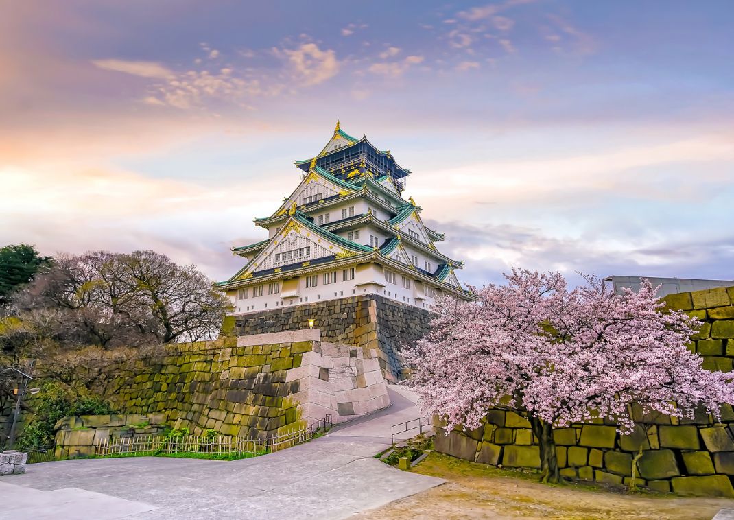 Az Oszakai Kema Sakuranomiya park cseresznyevirágzáskor, Japán
