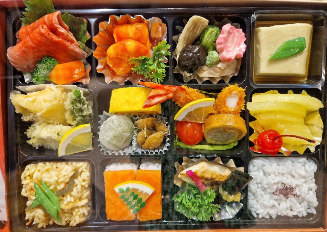 Bento Box, az állomásokon kapható ebédes doboz, Japán 
